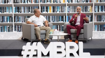 اكتشف شاعر التناقضات شارل بودلير في مكتبة محمد بن راشد