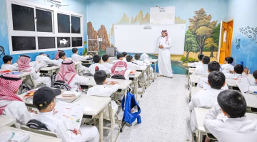 «التعليم» تحدد مهمات المعلم بحد أقصى 35 ساعة أسبوعياً والمناوبة تبدأ قبل الدوام بربع ساعة