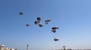 انطلاق الإنزال الجوي الـ79 لدعم غزة ضمن عملية “طيور الخير” الإنسانية في الإمارات