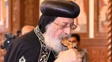 <p><strong>تعزية قوية..</strong> البابا تواضروس يعبر عن حزنه لفقدان القس جورجيوس ونيس كاهن كنيسة العذراء ومار جرجس ويشارك في مراسم العزاء الرسمية.</p>