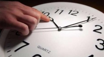 تغيير الساعة.. تعرف على مواعيد فتح وغلق المحلات في الشتاء