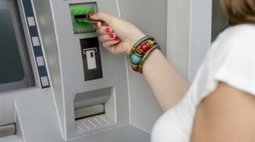 الحد الأقصى الجديد.. البنك المركزي يحدد سقوف السحب والإيداع النقدي من البنوك وماكينات الصرف الآلي