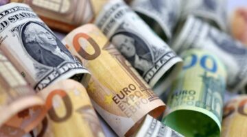 سعر العملات في البنوك يعاود الارتفاع اليوم الأحد 7-12-2025