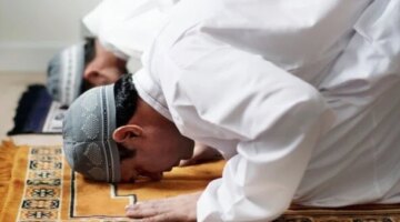 <ul>
<li><strong>مواعيد محددة..</strong> تعرف على توقيتات الصلاة اليوم الأربعاء 10 ديسمبر 2025 في القاهرة وباقي المحافظات بشكل دقيق</li>
</ul>